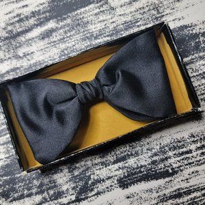 ROYAL Rust Resistant Vintage Black Clip-on Butterfly Bowtie NWOT